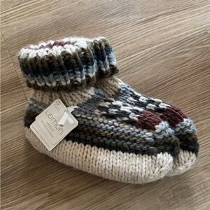 The Buckle Knit Slipper Socks size S/M. NWT